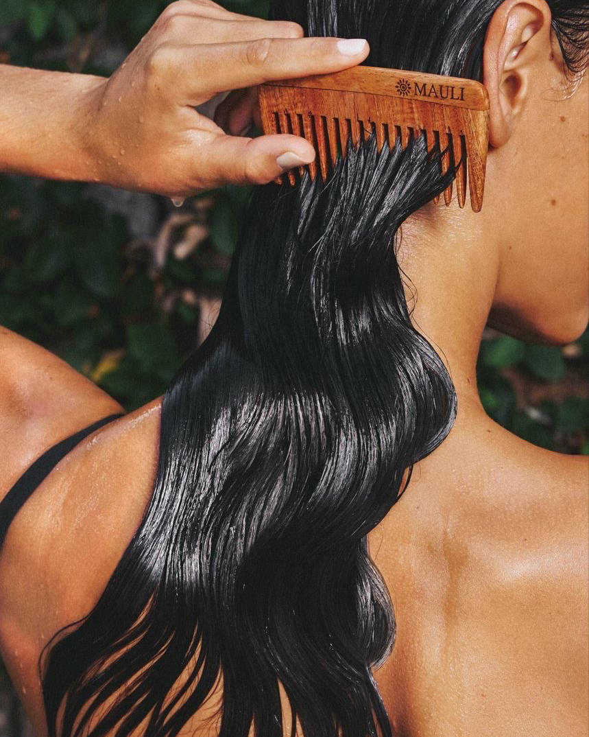 Head Spa bei Keylani Studios: Haarpflege mit dem Kamm